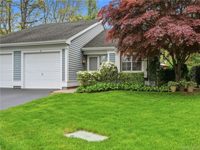  2 BR,  2.00 BTH &nbsp;Ranch style home in Ridge