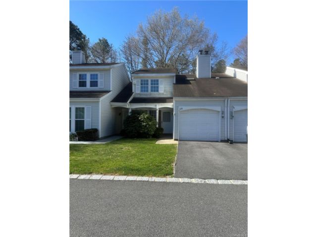 [Middle Island Real Estate, listing number 7280200]