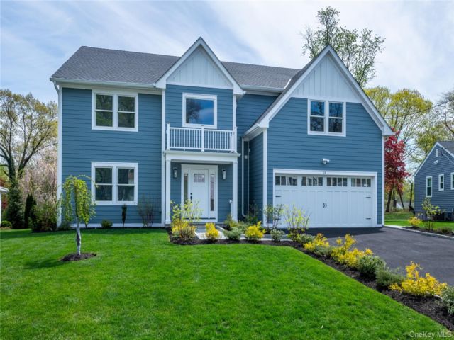  5 BR,  6.00 BTH &nbsp;Colonial style home in New Rochelle