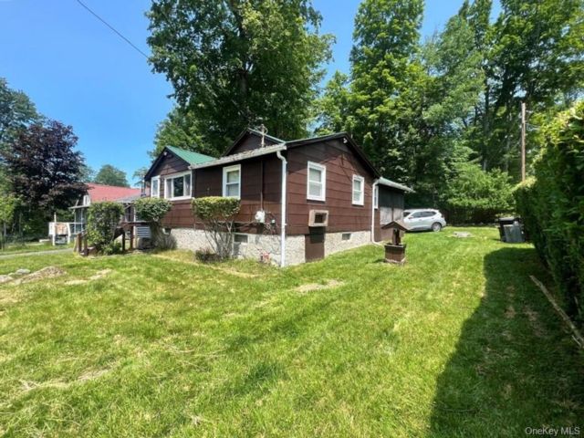  2 BR,  2.00 BTH &nbsp;Cabin style home in Smallwood
