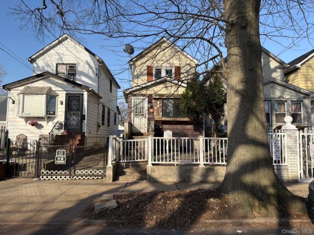  2 BR,  1.00 BTH &nbsp;Colonial style home in South Ozone Park
