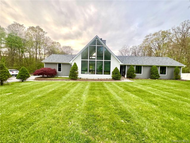 4 BR,  3.00 BTH &nbsp;Contemporary style home in Middletown