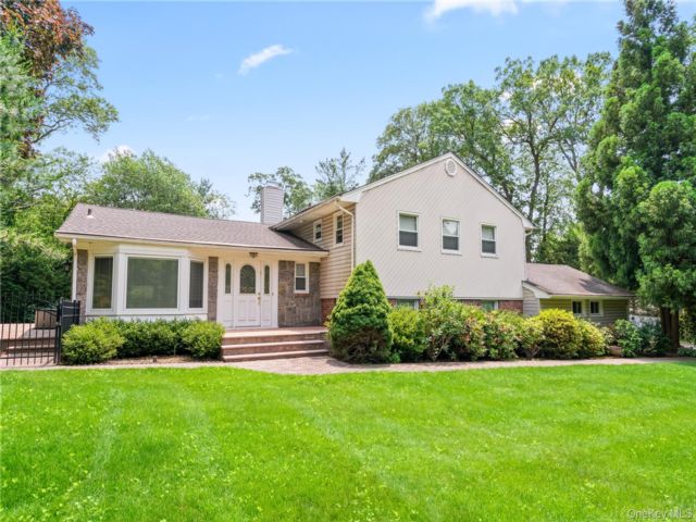  5 BR,  5.00 BTH &nbsp;Split level style home in Woodbury