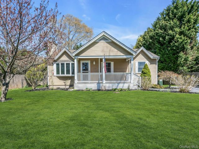  3 BR,  2.00 BTH &nbsp;Ranch style home in Hampton Bays