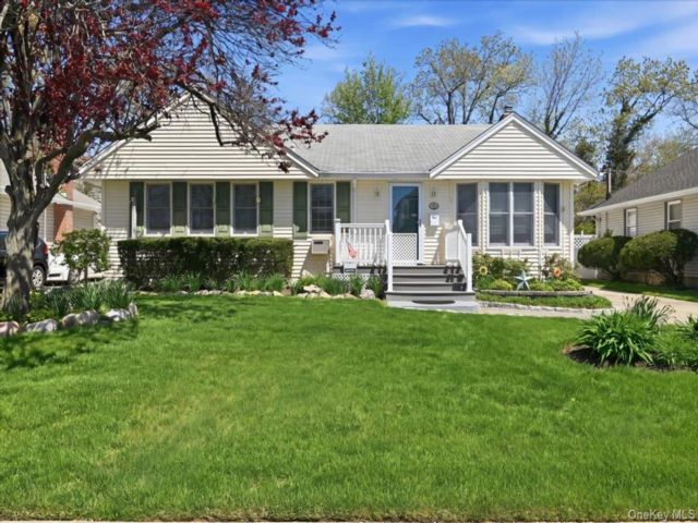  3 BR,  2.00 BTH &nbsp;Ranch style home in Wantagh