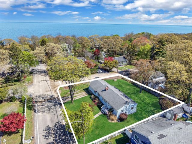  3 BR,  1.00 BTH &nbsp;Ranch style home in Rocky Point