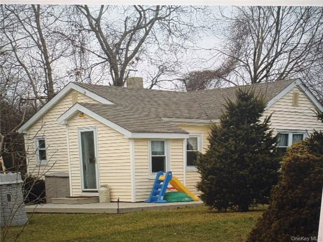  2 BR,  1.00 BTH &nbsp;Cottage style home in Westhampton Beach