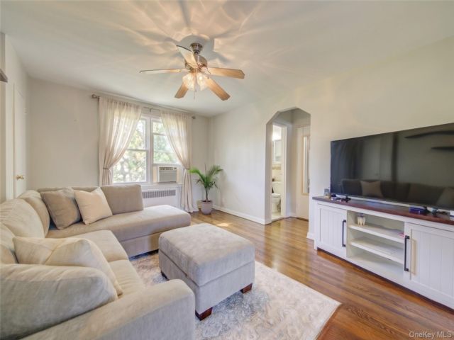  1 BR,  1.00 BTH &nbsp;Garden style home in Bayside