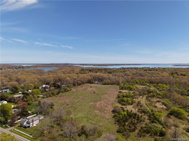 Lot <b>Size:</b>  &nbsp;House style home in Southold