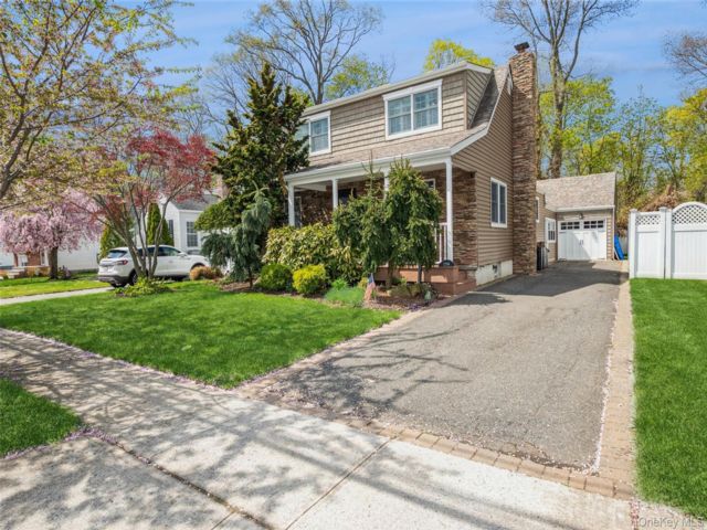  4 BR,  3.00 BTH &nbsp;Exp cape style home in Wantagh