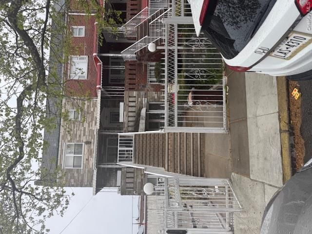  5 BR,  3.00 BTH &nbsp;House style home in Canarsie
