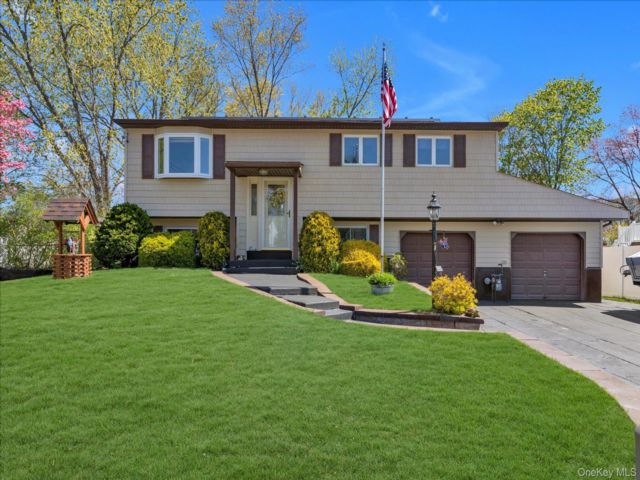  4 BR,  2.00 BTH &nbsp;Hi ranch style home in Selden