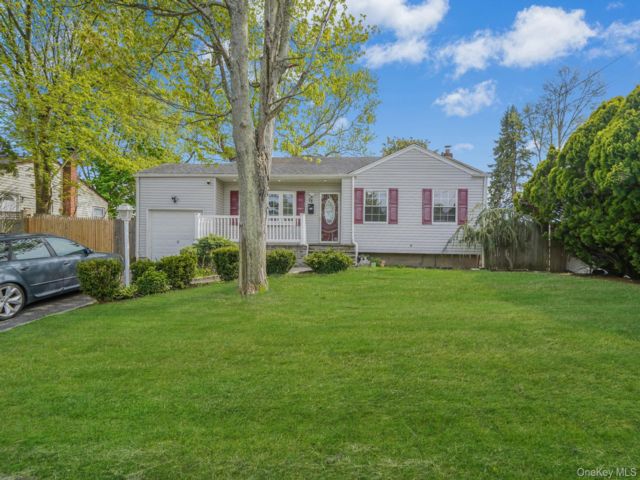  3 BR,  2.00 BTH &nbsp;Ranch style home in Brentwood