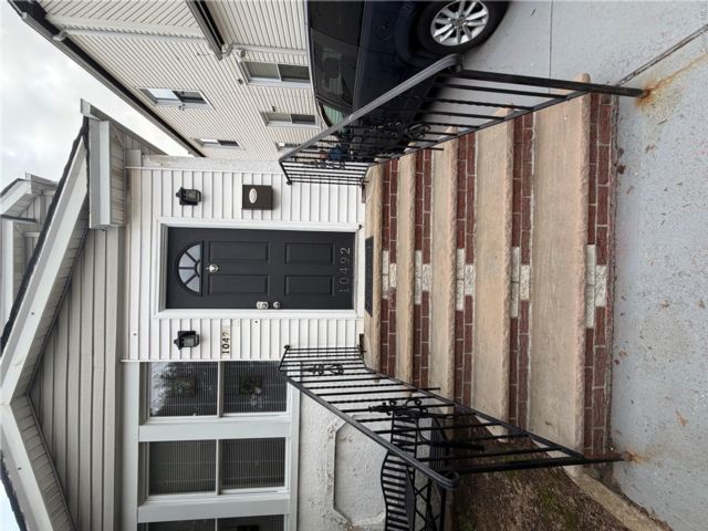  3 BR,  2.00 BTH &nbsp;House style home in Richmond Hill