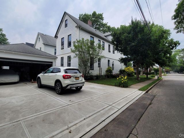  6 BR,  3.00 BTH &nbsp;Other style home in Floral Park