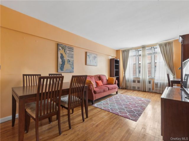  1 BR,  1.00 BTH &nbsp;Other style home in Elmhurst