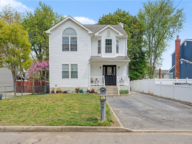  5 BR,  2.00 BTH &nbsp;Colonial style home in Wyandanch
