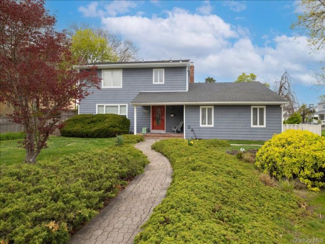  4 BR,  3.00 BTH &nbsp;Colonial style home in Massapequa