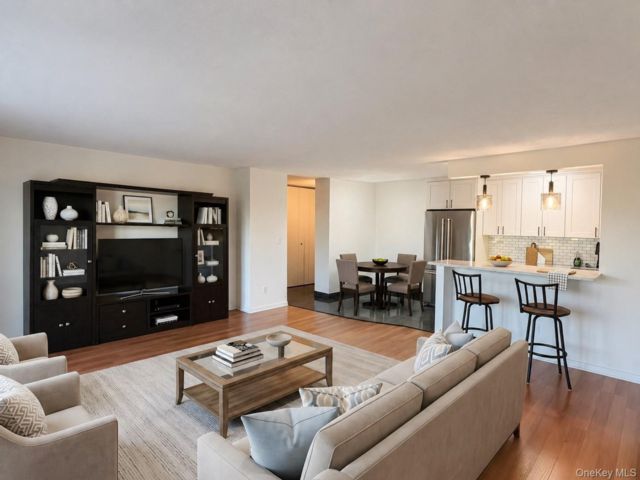  3 BR,  2.00 BTH &nbsp;Other style home in Astoria
