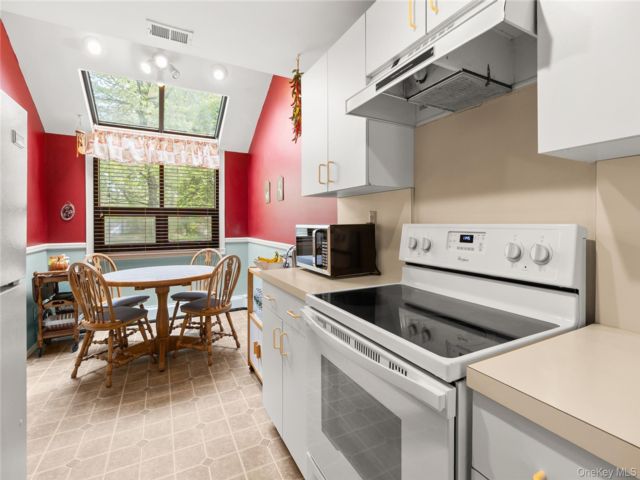[PHOTO]