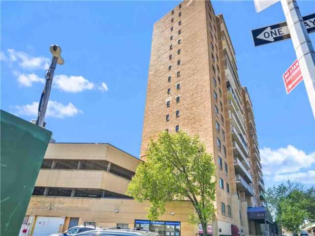  2 BR,  2.00 BTH &nbsp;Other style home in Rego Park