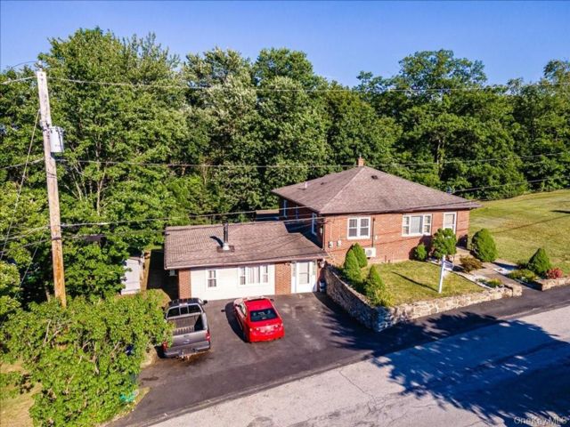  2 BR,  1.00 BTH &nbsp;Split ranch style home in Walden