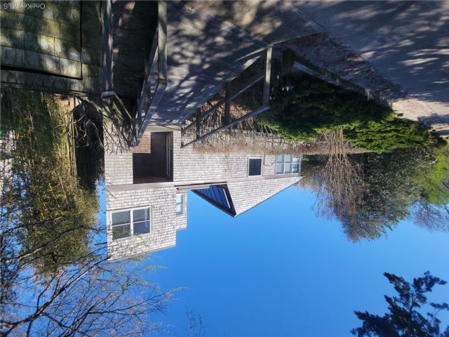  3 BR,  3.00 BTH &nbsp;Modern style home in Fair Harbor