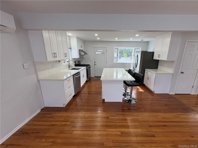  2 BR,  1.00 BTH &nbsp;Cape cod style home in Melville