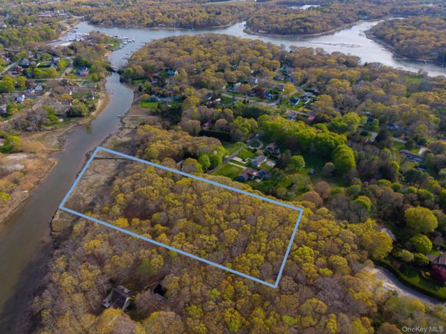 Lot <b>Size:</b>  &nbsp;House style home in Mattituck