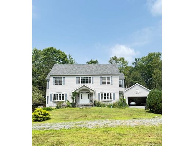  4 BR,  4.00 BTH &nbsp;Colonial style home in Monticello