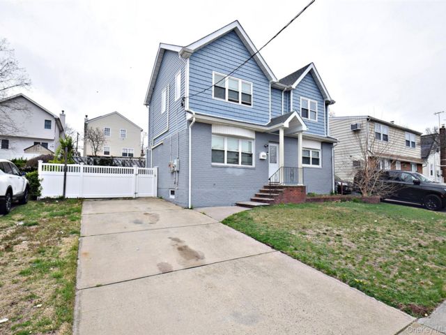  5 BR,  3.00 BTH &nbsp;Colonial style home in Elmont