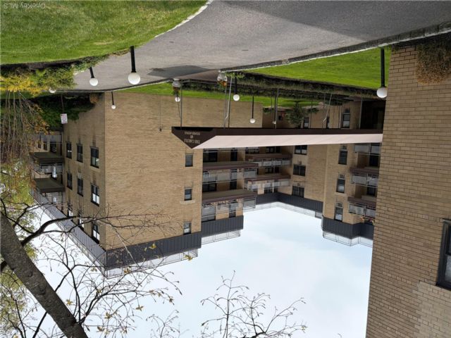  2 BR,  2.00 BTH &nbsp;Other style home in Great Neck Plaza