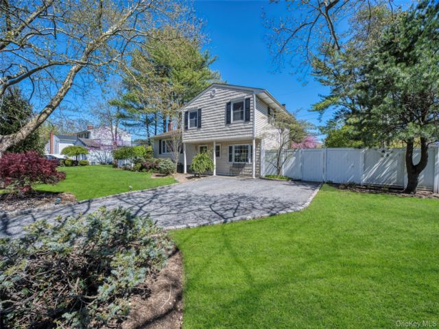  3 BR,  2.00 BTH &nbsp;Exp ranch style home in Melville
