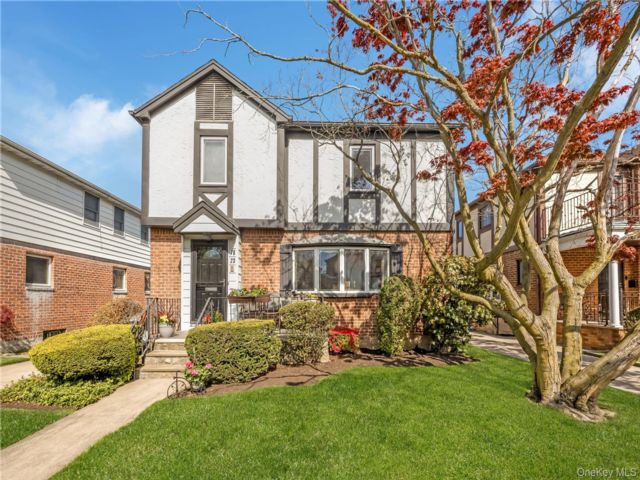  4 BR,  3.00 BTH &nbsp;Colonial style home in Fresh Meadows