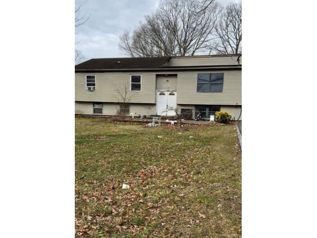  6 BR,  3.00 BTH &nbsp;Raised ranch style home in Brentwood