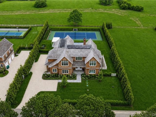  8 BR, 12.00 BTH &nbsp;Traditional style home in Southampton