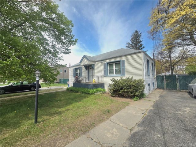  3 BR,  2.00 BTH &nbsp;Ranch style home in Ronkonkoma