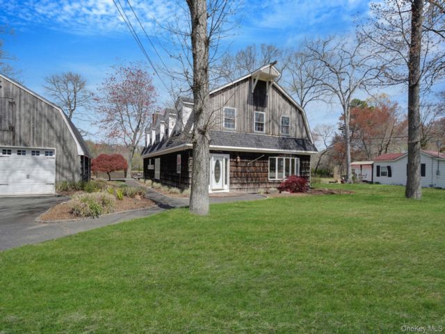 [Middle Island Real Estate, listing number 7281075]