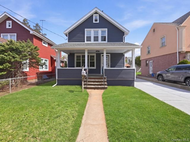 4 BR,  3.00 BTH &nbsp;Traditional style home in Valley Stream