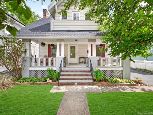  3 BR,  2.00 BTH &nbsp;Craftsman style home in Croton-on-hudson