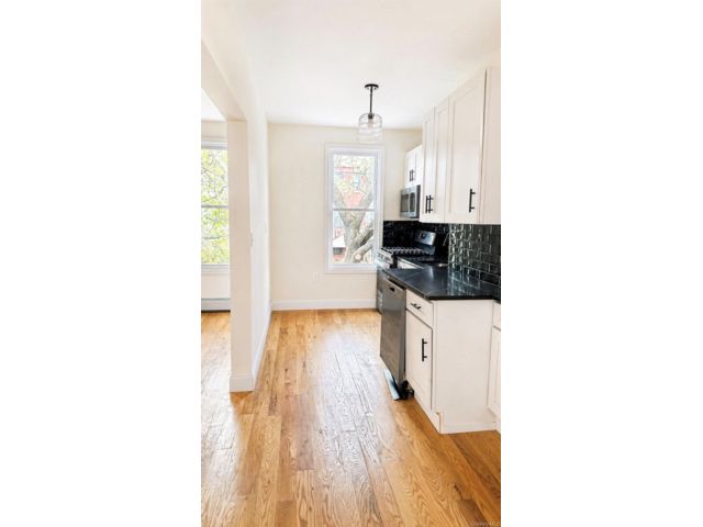 3 BR,  1.00 BTH &nbsp;Modern style home in Cypress Hills