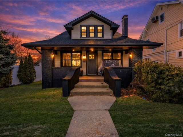  4 BR,  2.00 BTH &nbsp;Colonial style home in Baldwin
