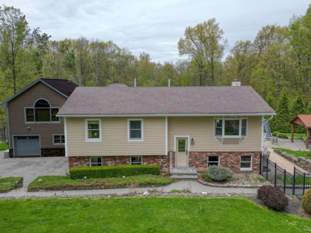  4 BR,  3.00 BTH &nbsp;Raised ranch style home in Middletown