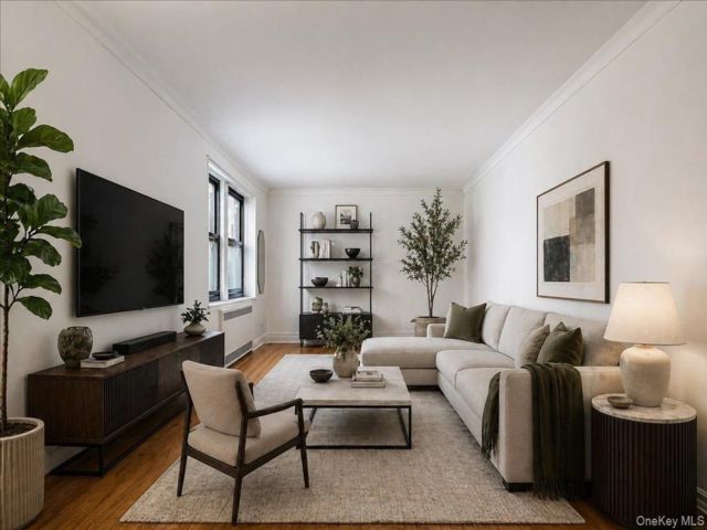  1 BR,  1.00 BTH &nbsp;Other style home in Jackson Heights
