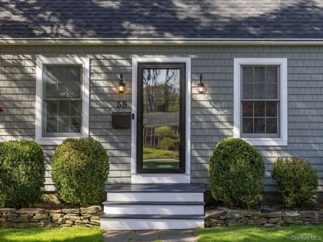  4 BR,  2.00 BTH &nbsp;Cape cod style home in Smithtown