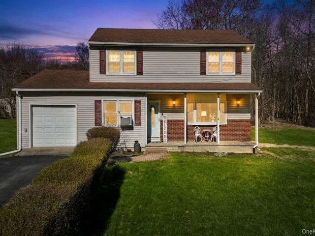  3 BR,  2.00 BTH &nbsp;Colonial style home in Westtown
