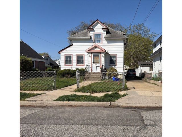  2 BR,  2.00 BTH &nbsp;Colonial style home in Baldwin