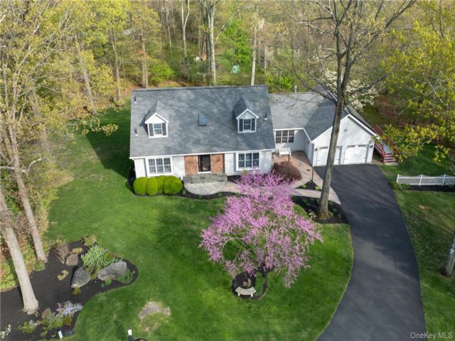  5 BR,  3.00 BTH &nbsp;Cape cod style home in Fishkill