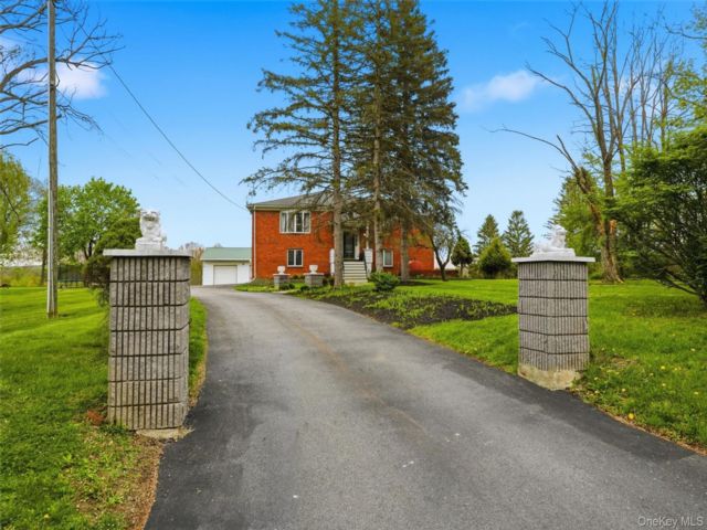  5 BR,  3.00 BTH &nbsp;Raised ranch style home in Walden