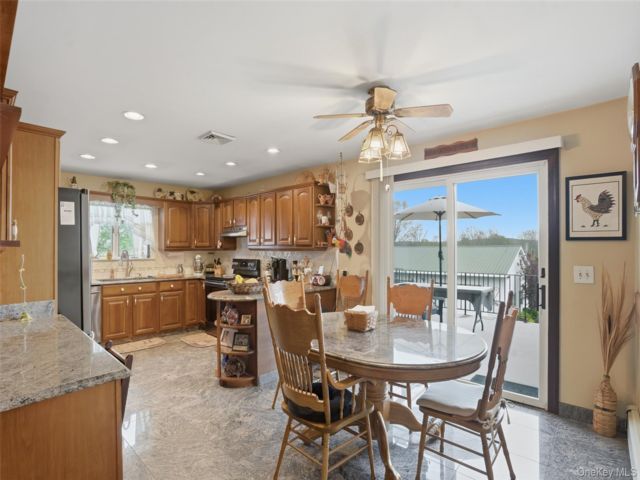 [PHOTO]